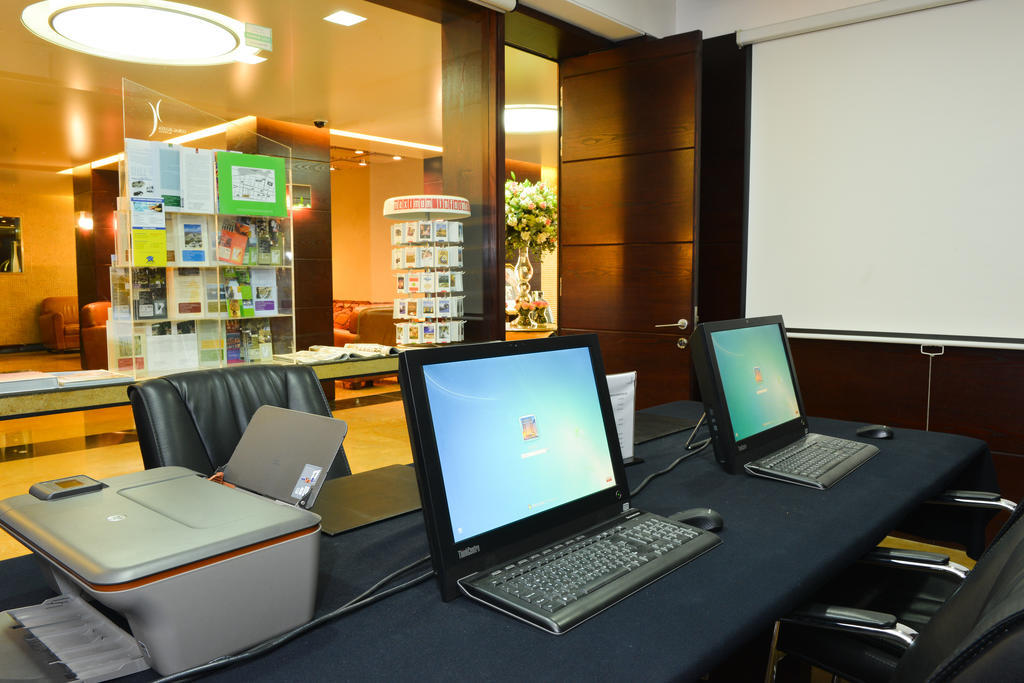 Coral Beirut Al Hamra Hotel Екстер'єр фото