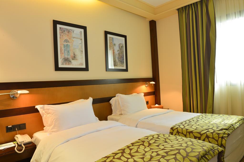 Coral Beirut Al Hamra Hotel Екстер'єр фото