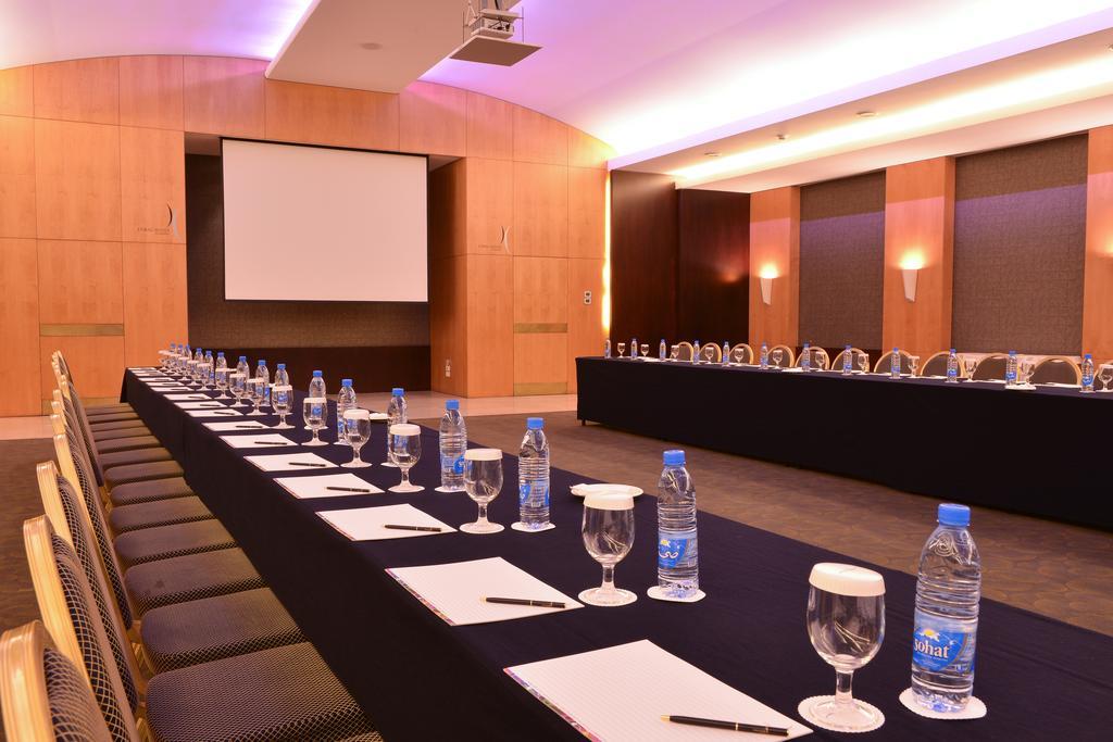 Coral Beirut Al Hamra Hotel Екстер'єр фото