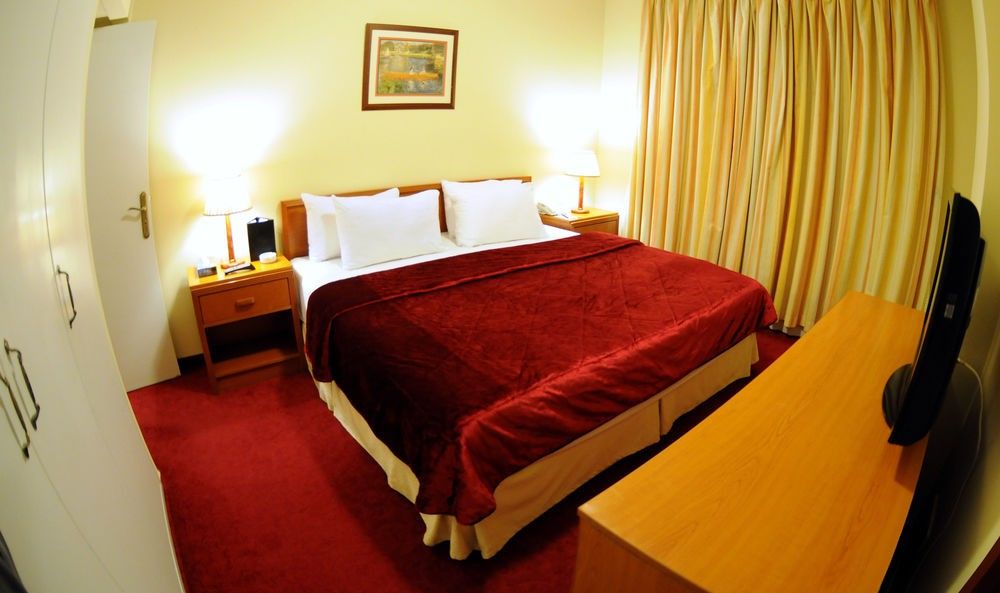 Coral Beirut Al Hamra Hotel Екстер'єр фото