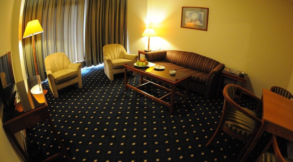 Coral Beirut Al Hamra Hotel Екстер'єр фото
