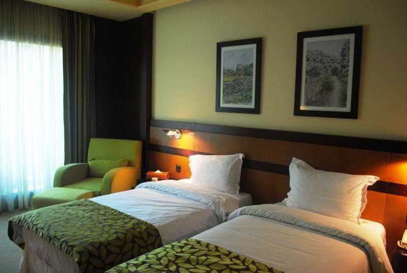 Coral Beirut Al Hamra Hotel Екстер'єр фото