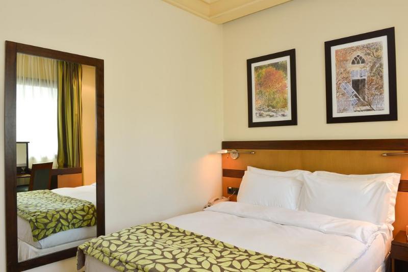 Coral Beirut Al Hamra Hotel Екстер'єр фото